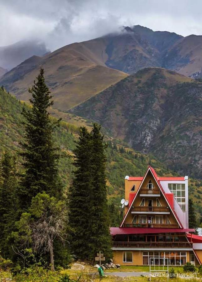 Ocean Hotel Bishkek Exterior foto